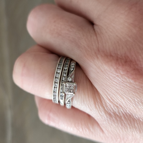 3 Diamond 💎 Rings - Picture 2 of 2